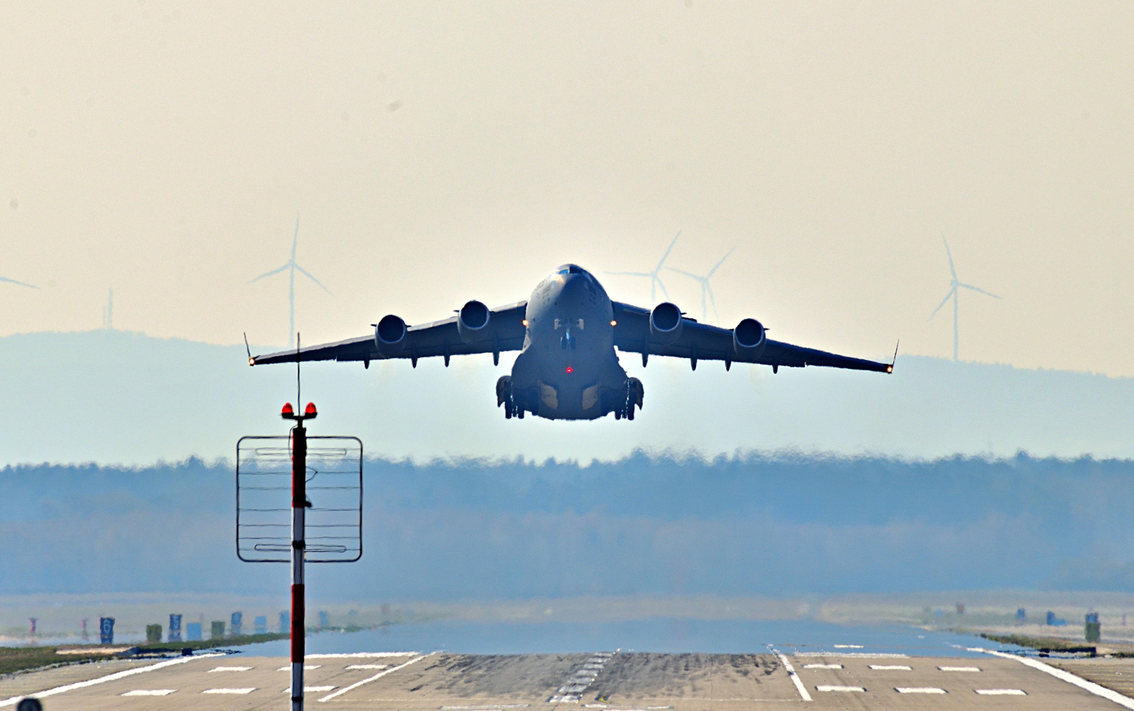 Seitdem die USA den Iran angreifen, ist wieder mehr Betrieb auf der Ramstein Air Base.