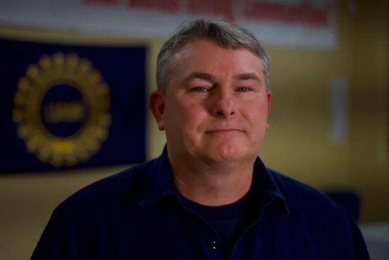 Jeremy Kimbrell aus Gordo arbeitete im Mercedes-Werk in Alabama, spielte eine zentrale Rolle bei der dortigen Gewerkschaftskampagne und wurde daraufhin entlassen.