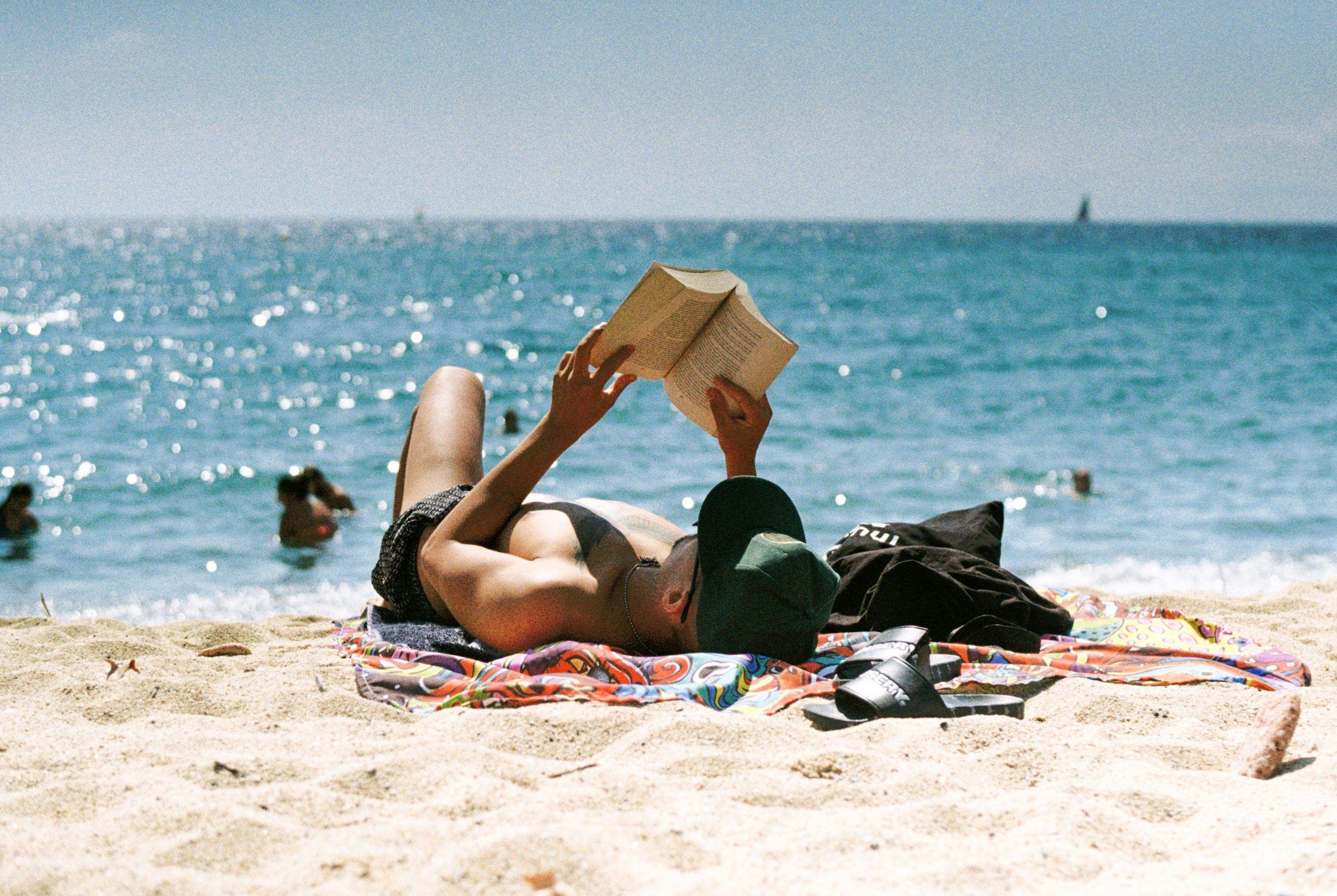 Bild zum JACOBIN-Artikel »Die besten Bücher für den Urlaub«