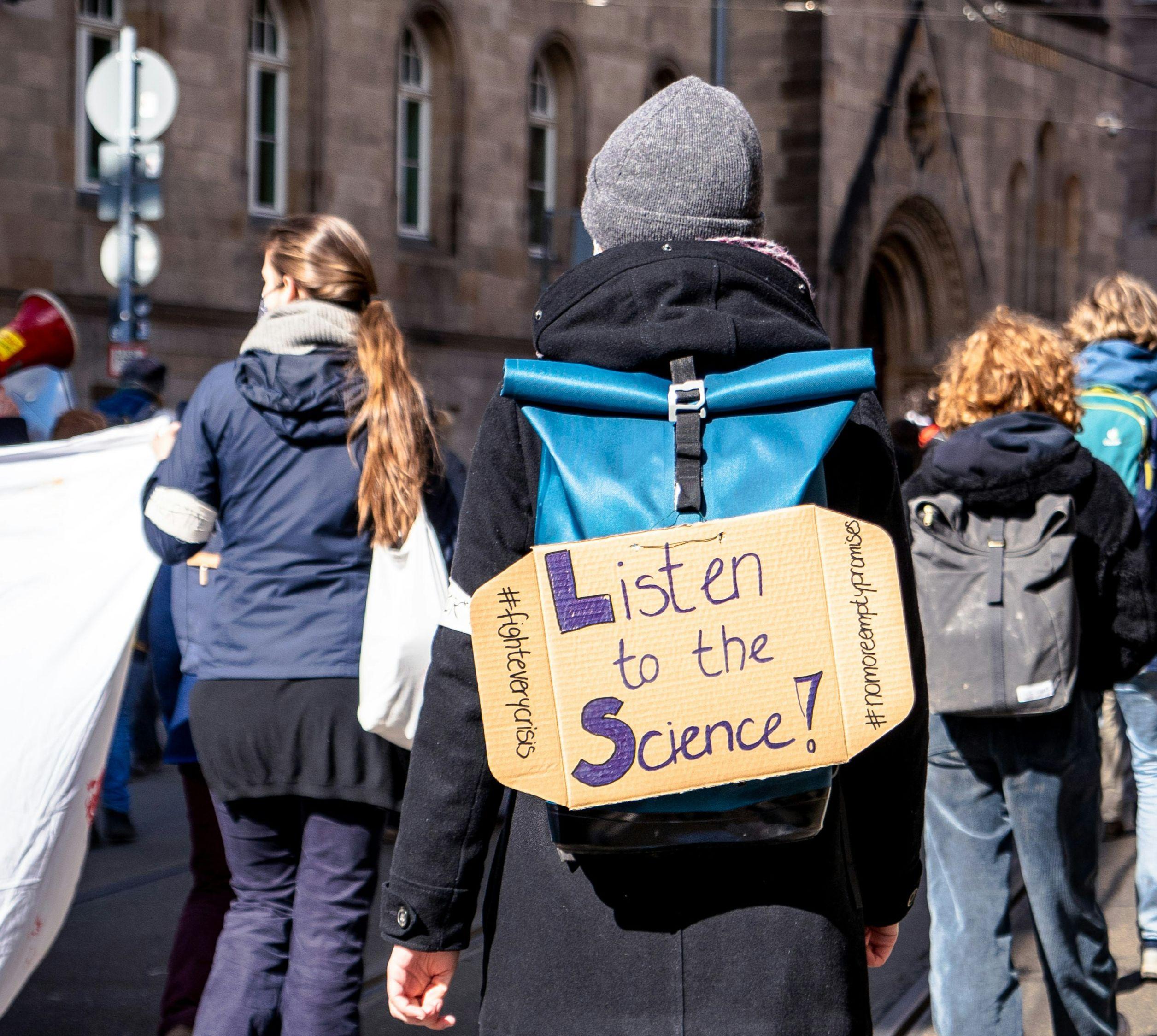 Wer Bedenken über Klimaschutzmaßnahmen äußert, ist nicht automatisch ein Opfer von Desinformationskampagnen. Bessere Wissenschaftskommunikation hilft daher nur bedingt weiter.