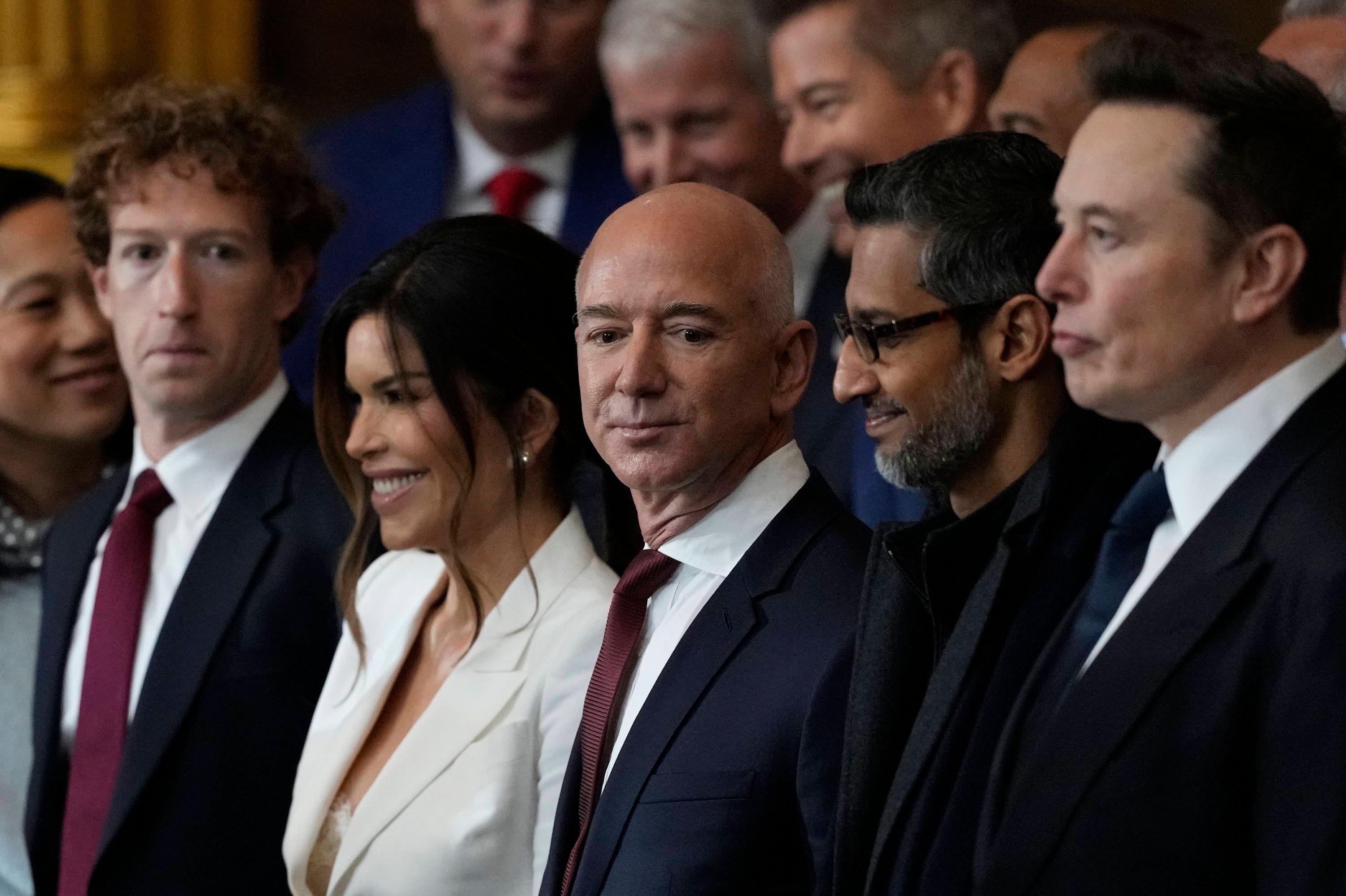 Mark Zuckerberg, Lauren Sanchez, Jeff Bezos, Sundar Pichai und Elon Musk während der Amtseinführung von Donald Trump in Washington, DC, am 20. Januar 2025.