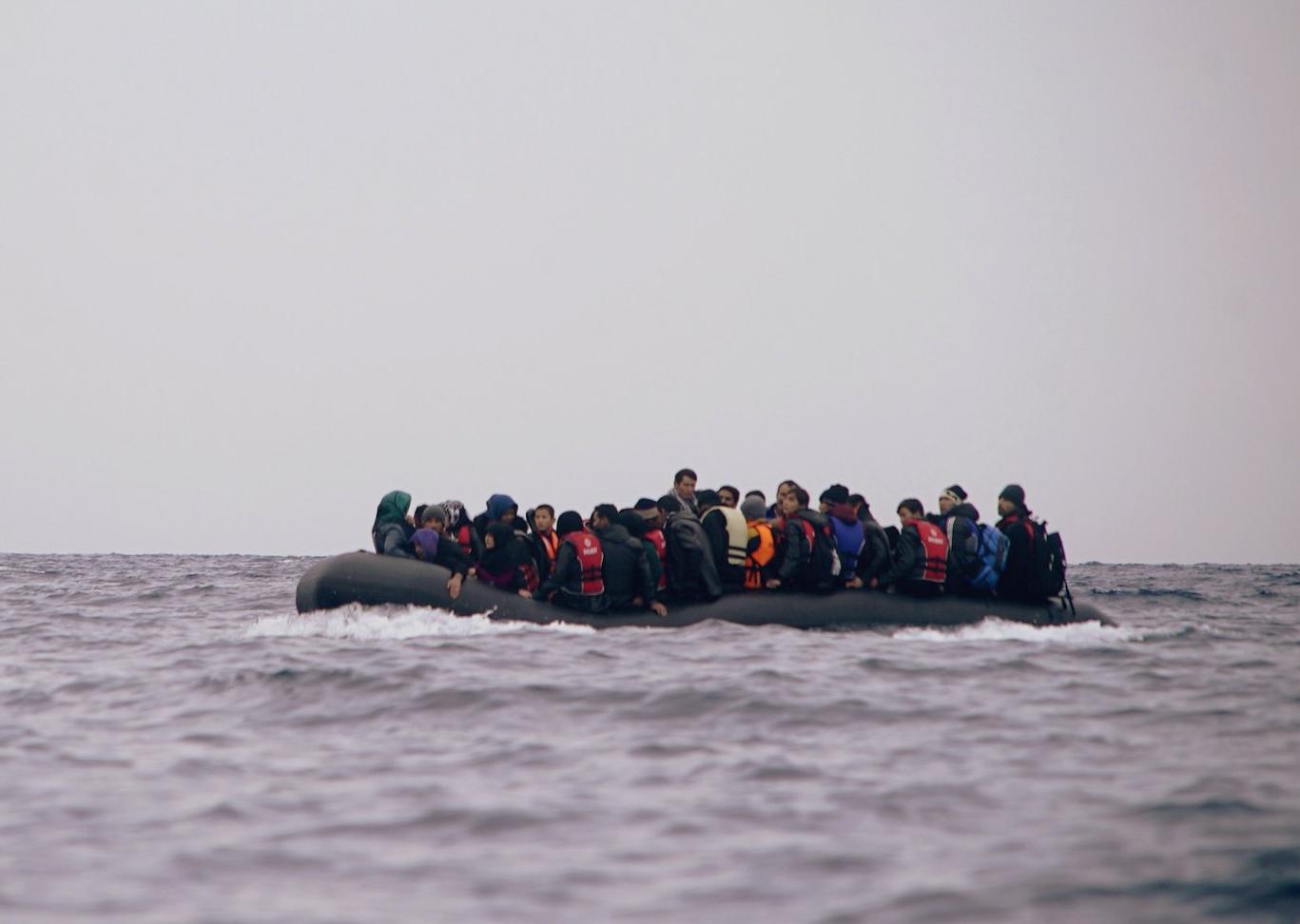 Geflüchtete auf dem Weg von der türkischen Küste nach Lesbos.