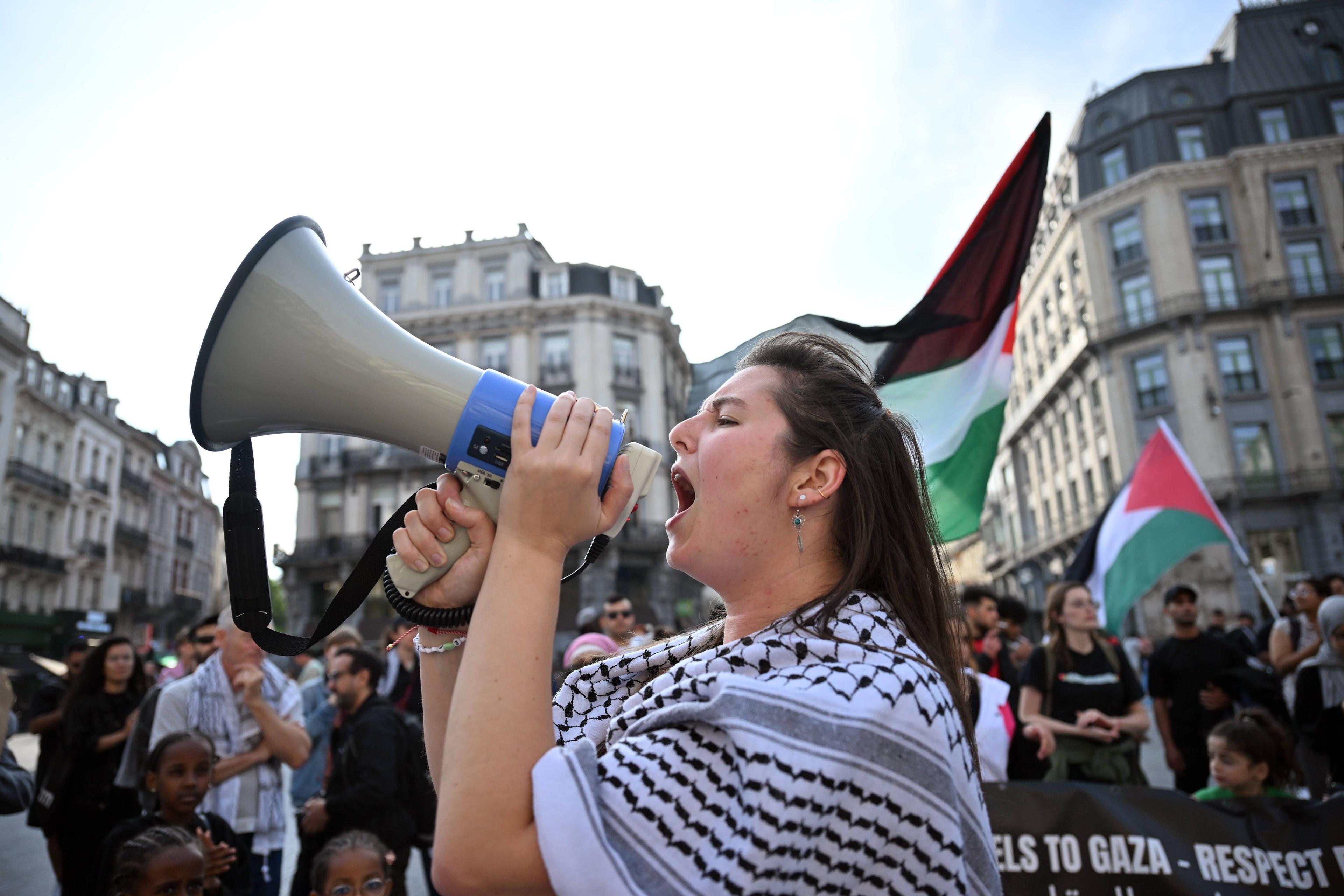 Aktivistinnen fordern die EU auf, Maßnahmen gegen Israels Krieg im Gazastreifen zu ergreifen, Brüssel, 23. Juli 2025.