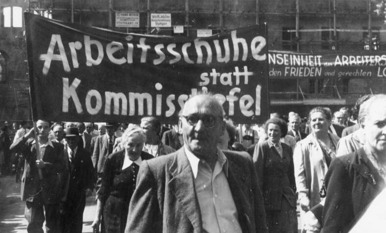 Bundesarchiv_Bild_183-19000-1811,_Stuttgart,_Mai-Demonstration.jpg