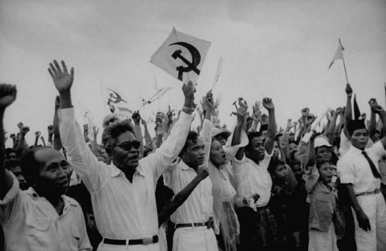 Jubelnde Anhänger der PKI, der einstmals größten kommunistischen Partei außerhalb der Sowjetunion und Chinas, 1955.