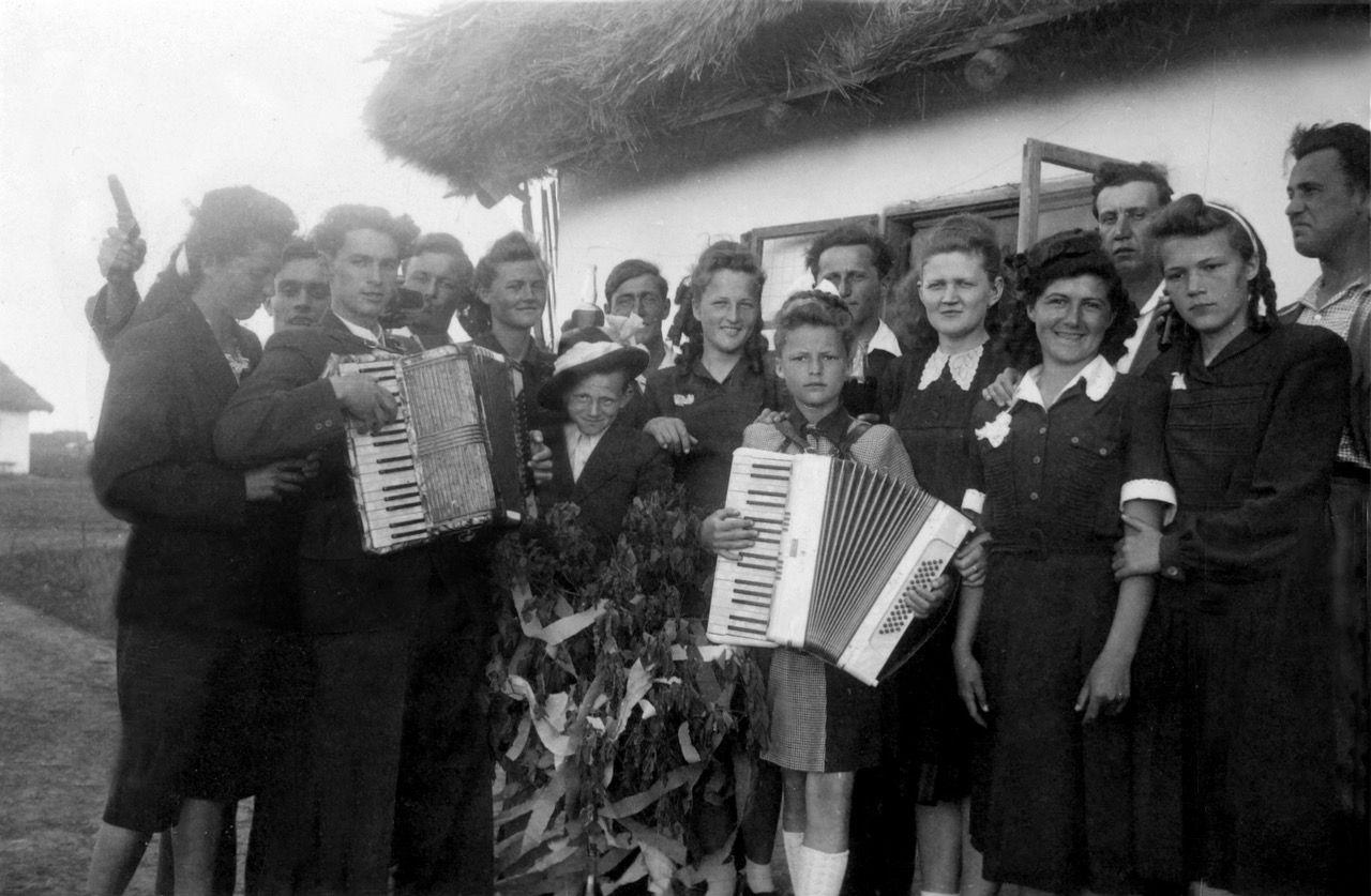 Maibaumfeier 1954 im Deportationsort Dâlga