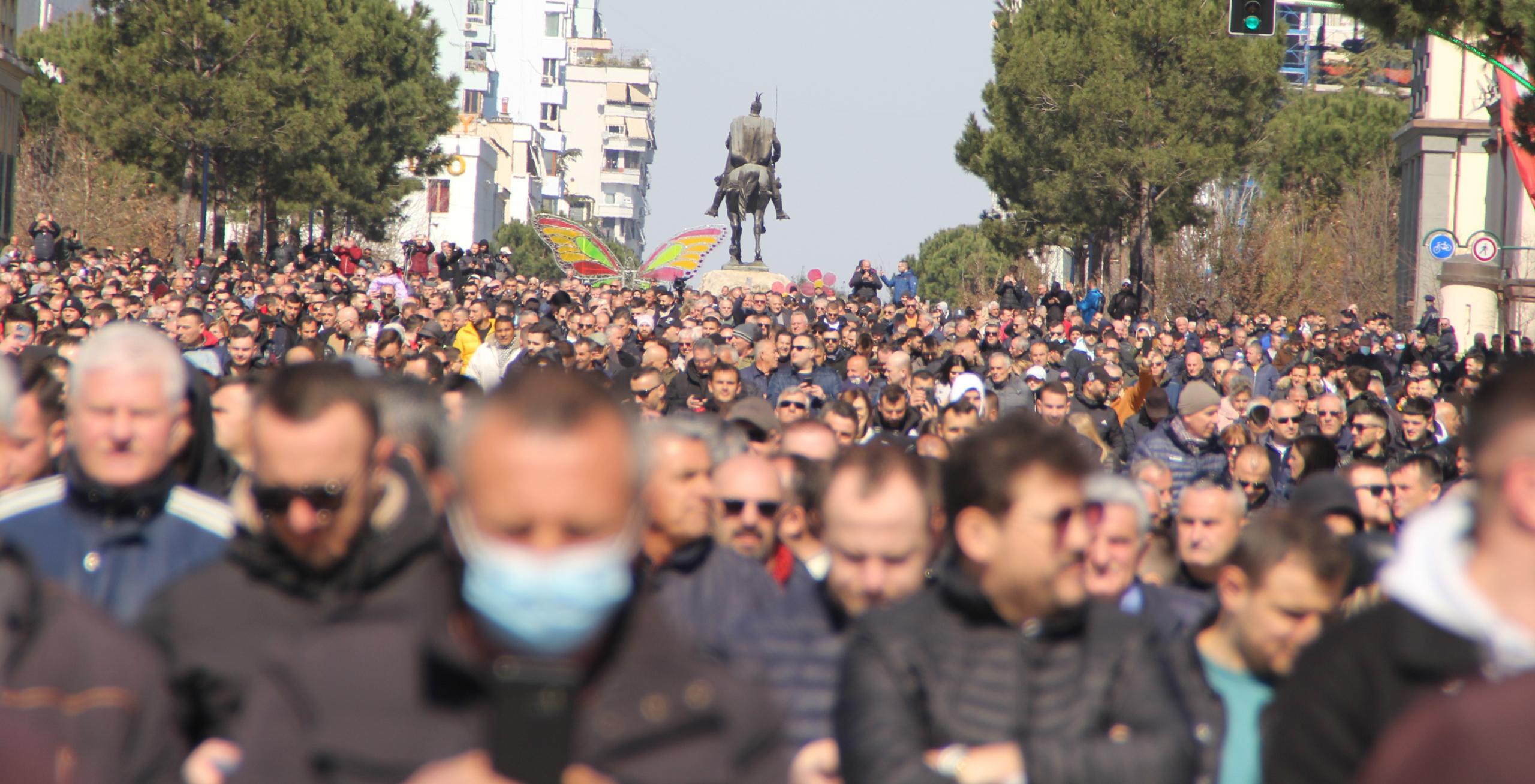 Großdemonstration gegen Preisanstiege in Albanien.