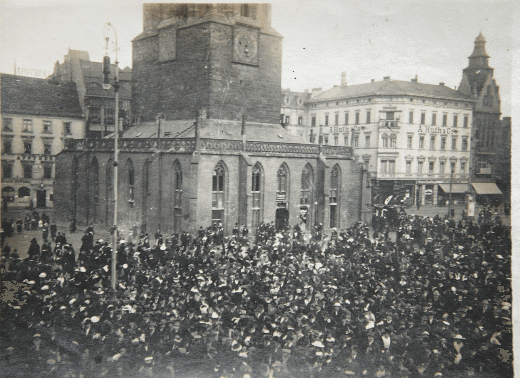 Proteste auf dem Marktplatz in Halle, 1918/19.