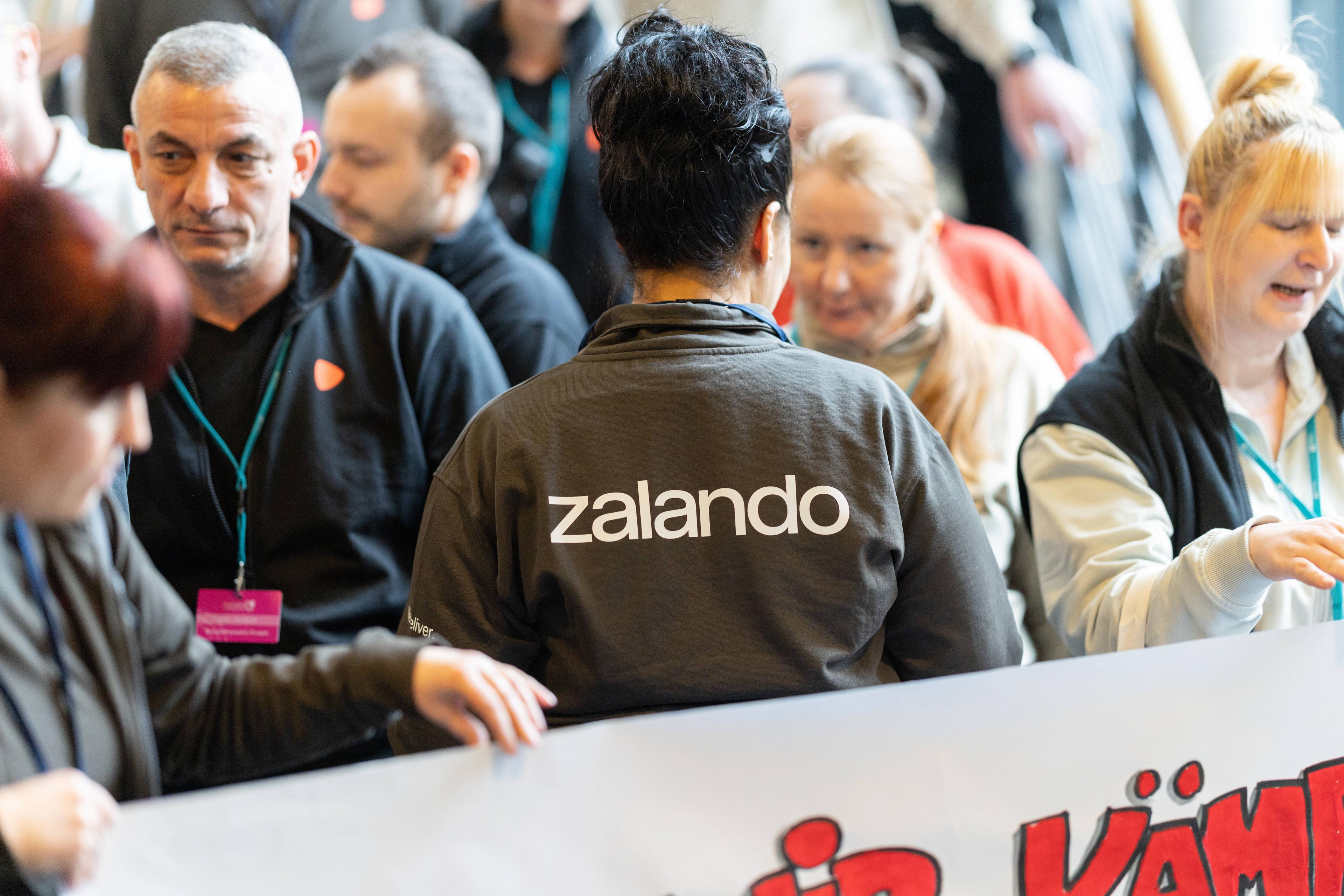 Der Gesamtbetriebsrat des Erfurter Zalando-Standorts kommt im Thüringer Landtag zusammen auf Einladung der Linksfraktion, 14. Januar 2026.