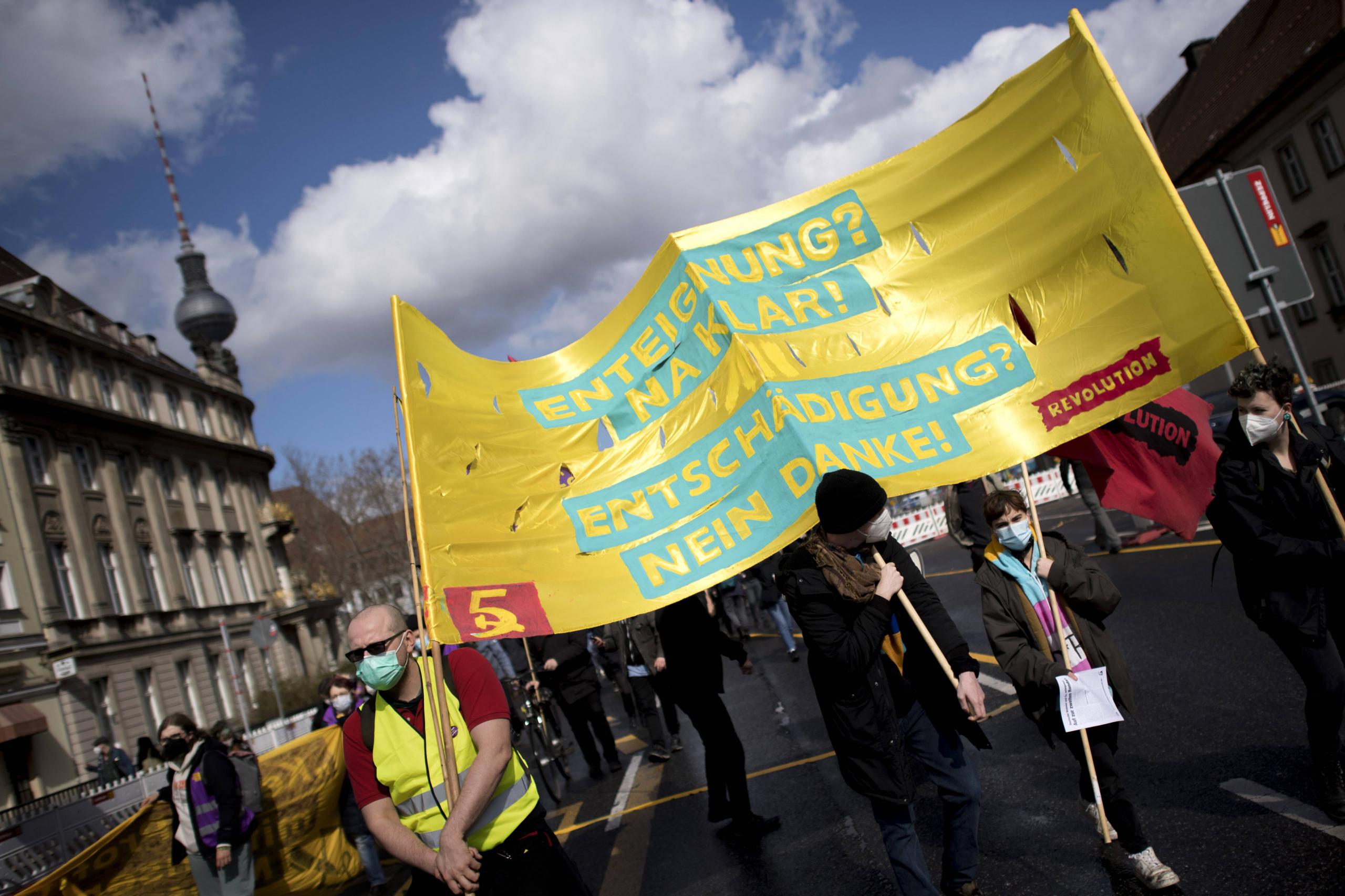 Demo für die Unterstützung der Kampagne Deutsche Wohnen & Co Enteignen am 27.03.2021 in Berlin.