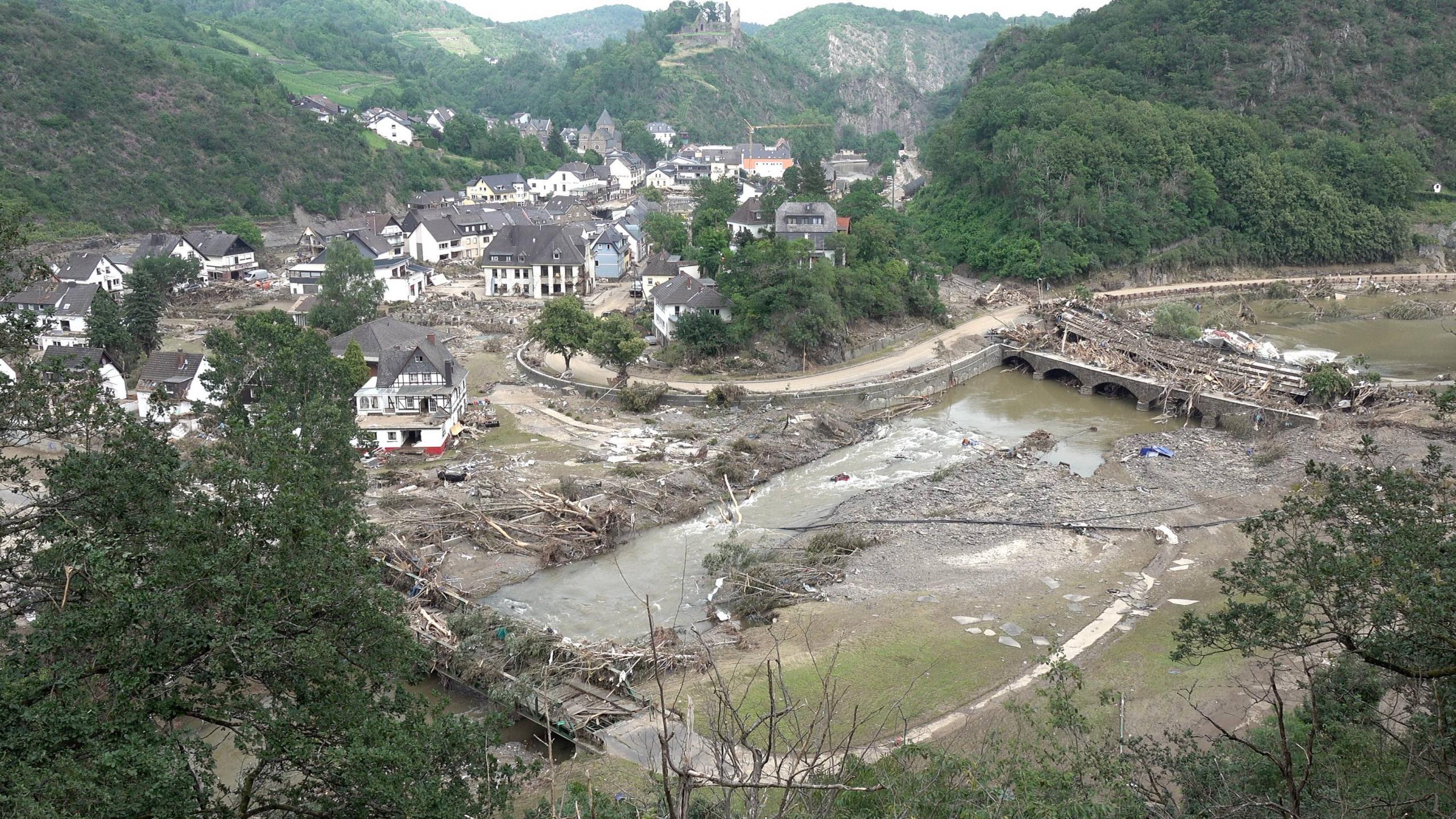 Weil Konservative den Staatshaushalt um jeden Preis trocken halten wollten, standen am Wochenende Keller und Straßen unter Wasser.