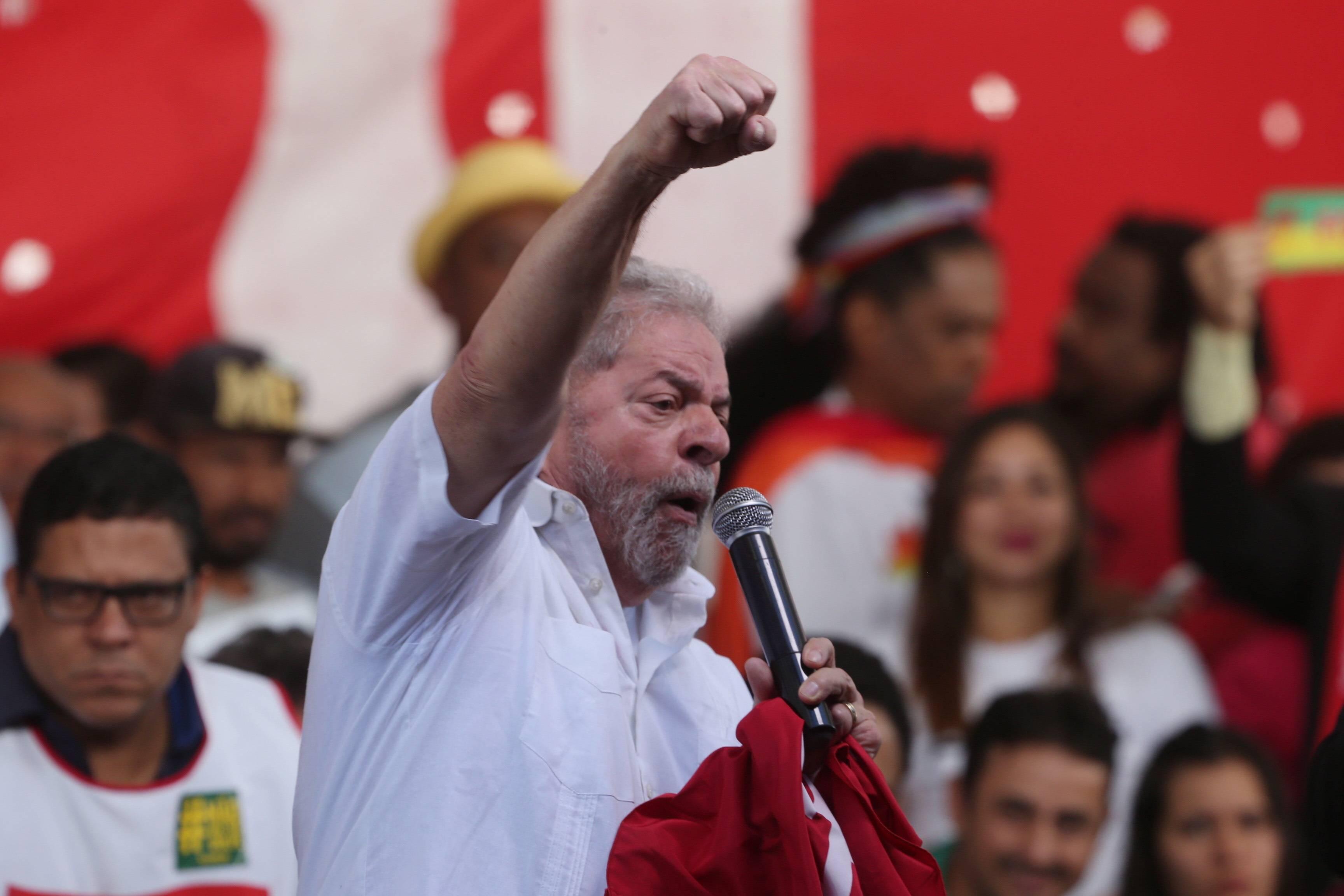 Lula spricht auf einer MST-Kundgebung, 16. April 2016.