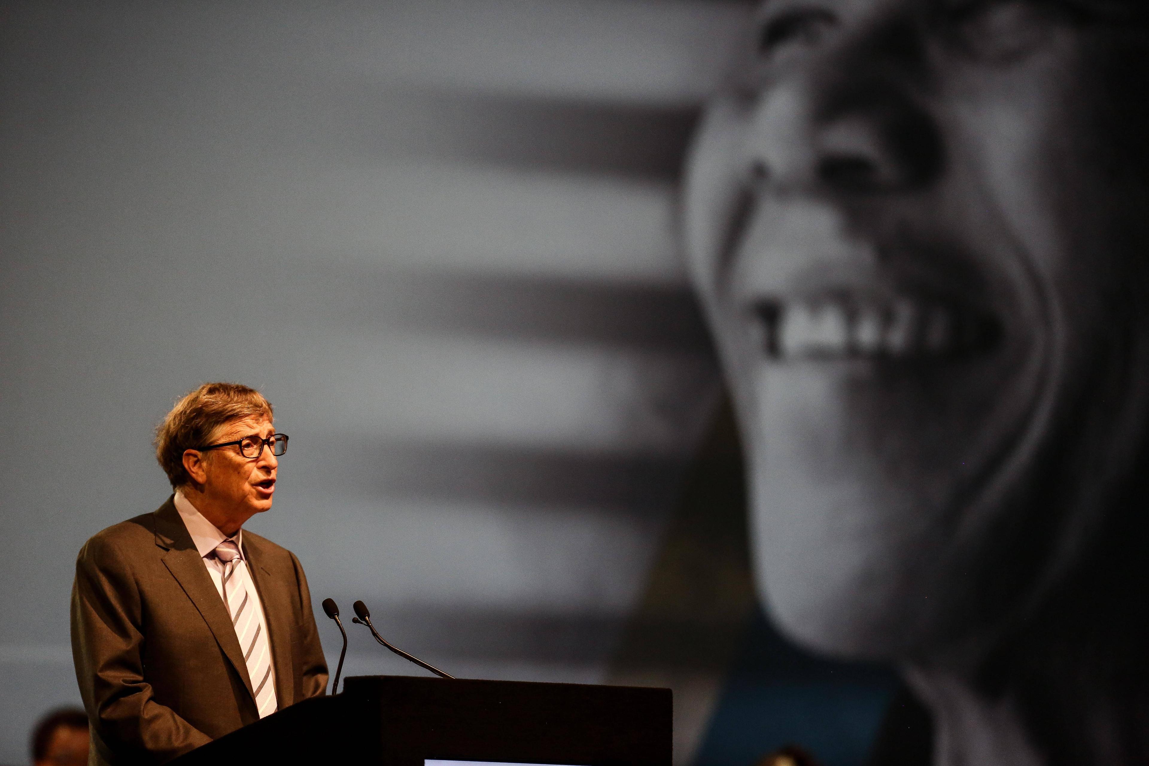 Bill Gates erläutert seine Vision für eine bessere Welt während der 14. Nelson-Mandela-Vorlesung an der Universität von Pretoria in Tshwane, Südafrika, 17.07.2016.