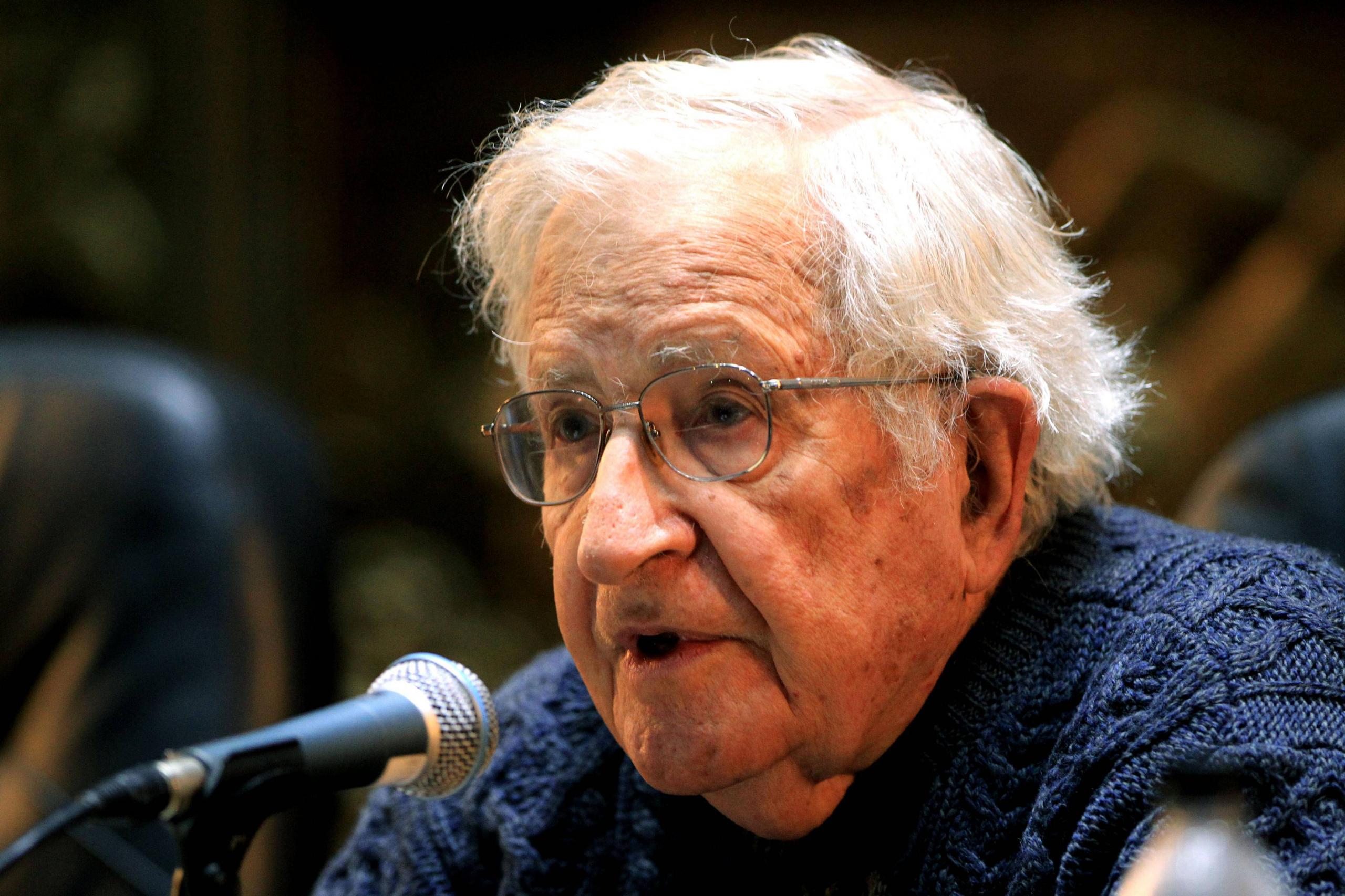 Noam Chomsky zählt zu den bedeutendsten öffentlichen Intellektuellen der Gegenwart. In der Zeitschrift »Current Affairs« sprach er kürzlich über die Verhinderung eines Dritten Weltkrieges.