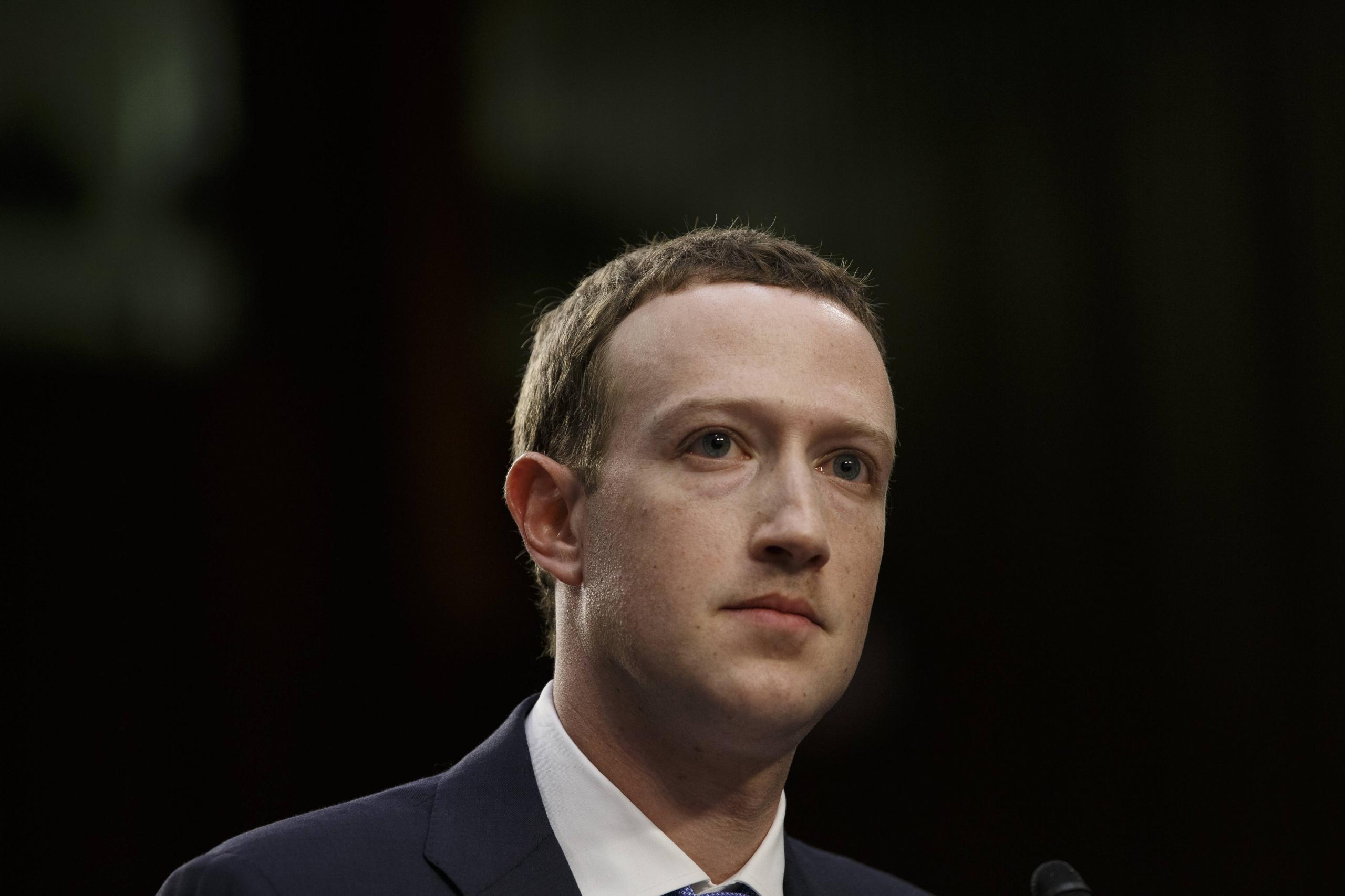 Mark Zuckerberg im April 2018, als er sich aufgrund des Datenskandals um Cambridge Analytica vor dem US-Senat äußern musste.