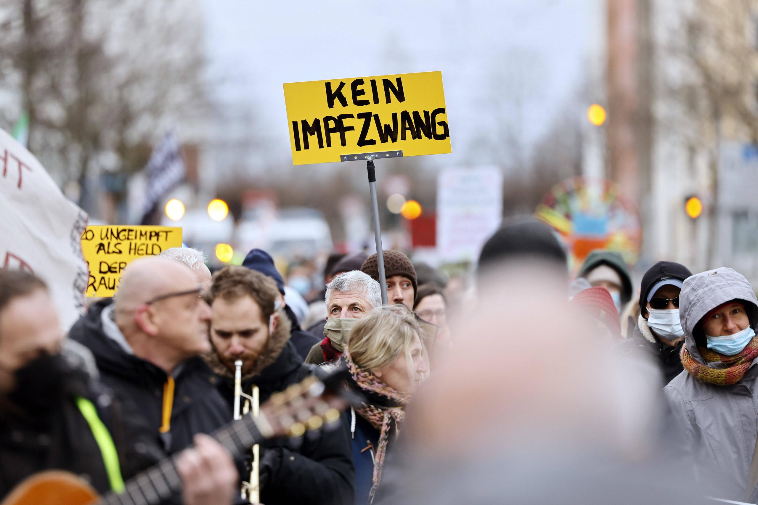 Protest gegen die Einführung einer Impfpflicht und die Corona-Maßnahmen der Bundesregierung, Düsseldorf, 19.02.2022.