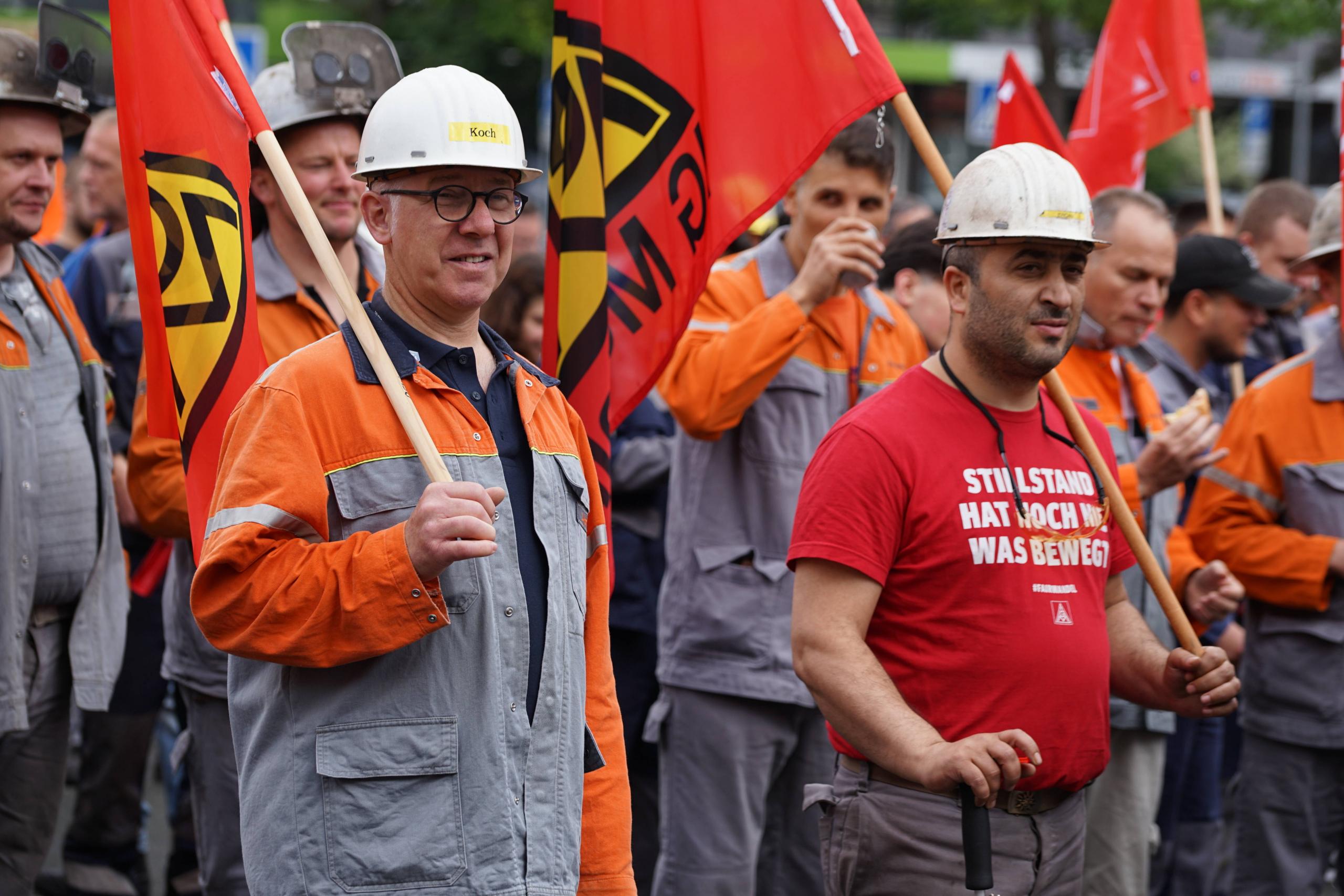 Juni 2022: Die Stahlarbeiter treten in den Streik und fordern 8,2 Prozent mehr Lohn. Sie erhalten schließlich 6,5 Prozent mehr.