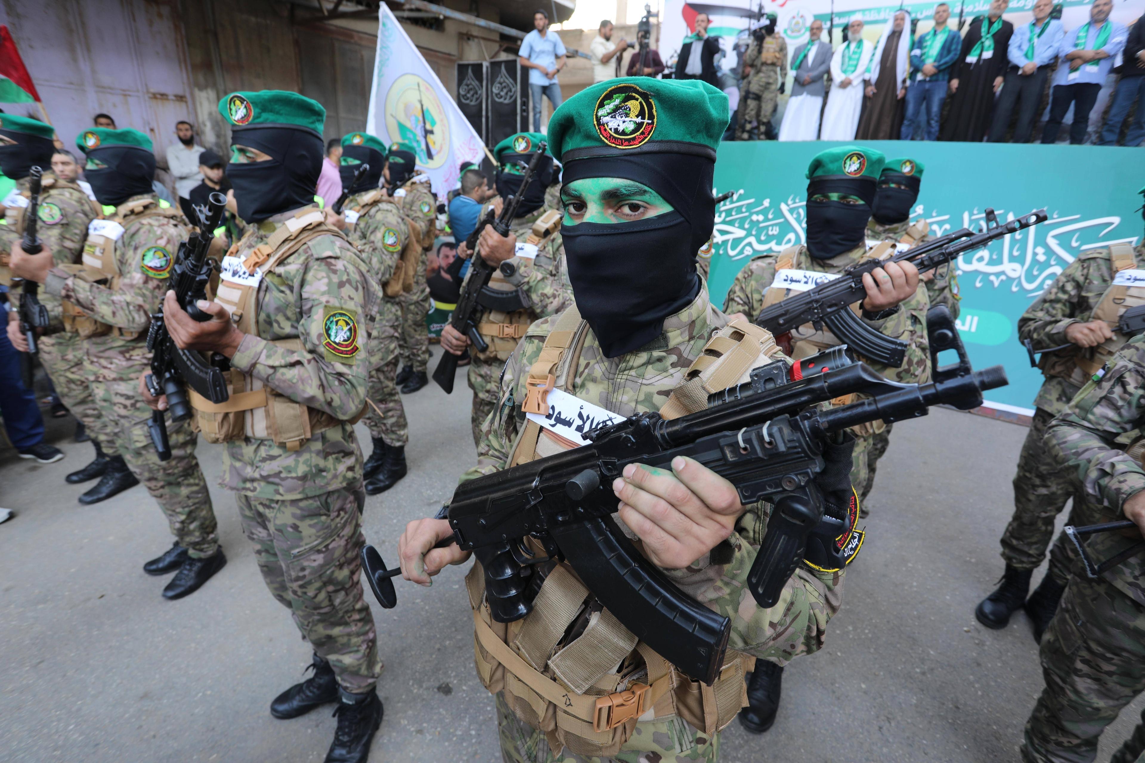 Anhänger der Hamas nehmen an einer Demonstration in Solidarität mit dem Westjordanland und Jerusalem teil am 4. November 2022 in al-Bureij im Zentrum des Gazastreifens.