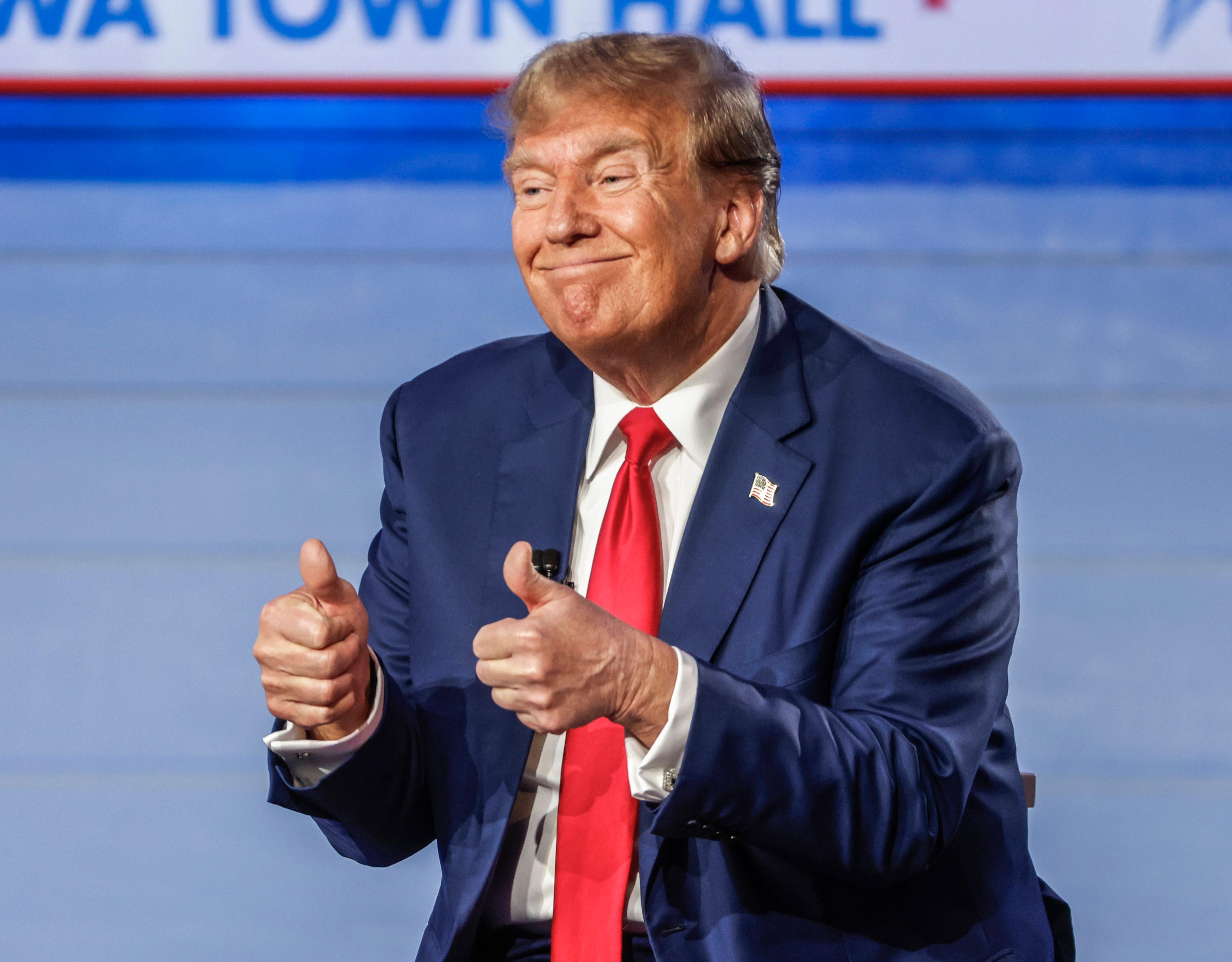 Der ehemalige US-Präsident Donald J. Trump nimmt an einer Fox News Town Hall-Veranstaltung im Iowa Events Center in Des Moines, Iowa, 10. Januar 2024.