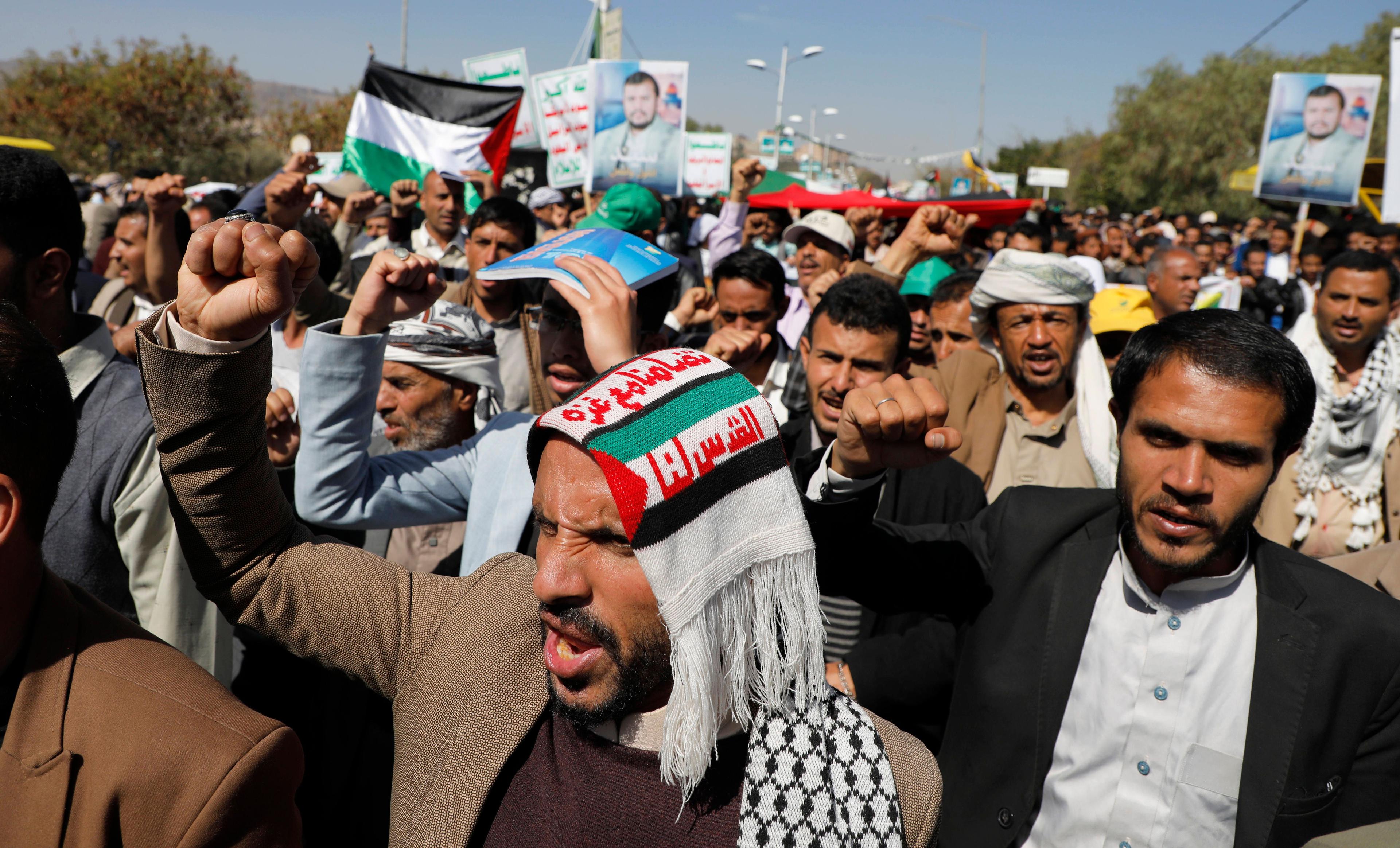 Protestierende demonstrieren gegen die US-geführten Luftangriffe auf den Jemen in der jemenitischen Hauptstadt Sanaa, 24. Januar 2024.