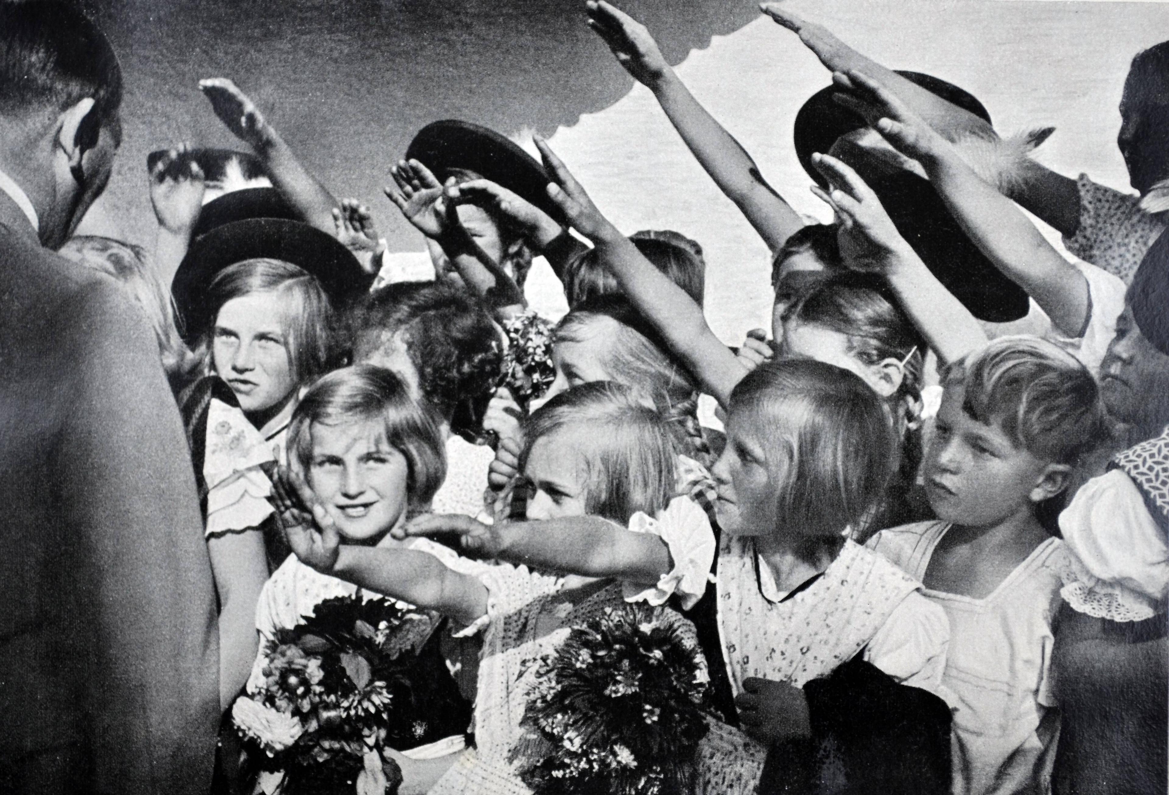 Kinder grüßen Adolf Hitler, Aufnahmedatum nicht bekannt.